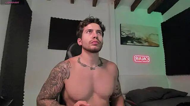 Snapshot of LucianSinclair chatting on December 4, 2025, 2:54 am LucianSinclair online show from December 4, 2025, 2:54 am