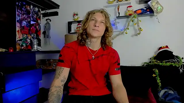 Snapshot of Tom_Krakow chatting on December 31, 2024, 8:23 pm Tom Krakow online show from December 31, 2024, 8:23 pm