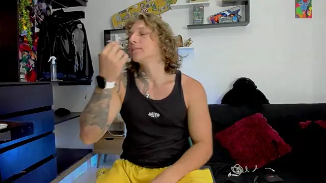 Snapshot of Tom_Krakow chatting on January 9, 2025, 3:01 pm Tom Krakow online show from January 9, 2025, 3:01 pm