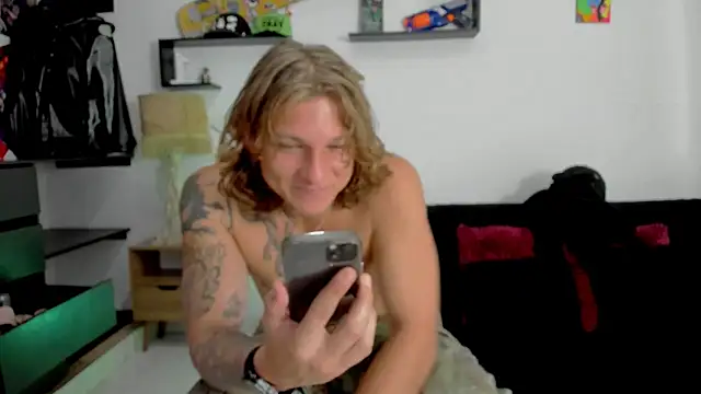 Snapshot of Tom_Krakow chatting on January 21, 2025, 6:34 pm Tom Krakow online show from January 21, 2025, 6:34 pm