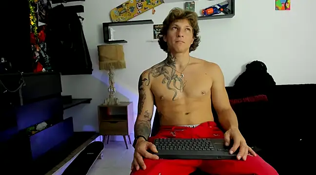 Snapshot of Tom_Krakow chatting on February 28, 2025, 9:01 pm Tom Krakow online show from February 28, 2025, 9:01 pm