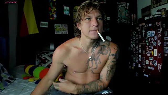 Snapshot of Tom_Krakow chatting on September 15, 2025, 4:51 pm Tom Krakow online show from September 15, 2025, 4:51 pm