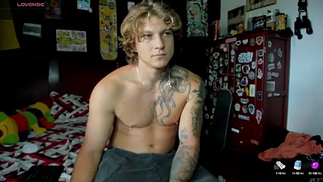 Snapshot of Tom_Krakow chatting on October 25, 2025, 9:09 pm Tom Krakow online show from October 25, 2025, 9:09 pm