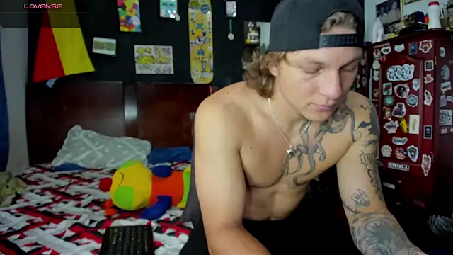 Snapshot of Tom_Krakow chatting on November 14, 2025, 6:06 pm Tom Krakow online show from November 14, 2025, 6:06 pm