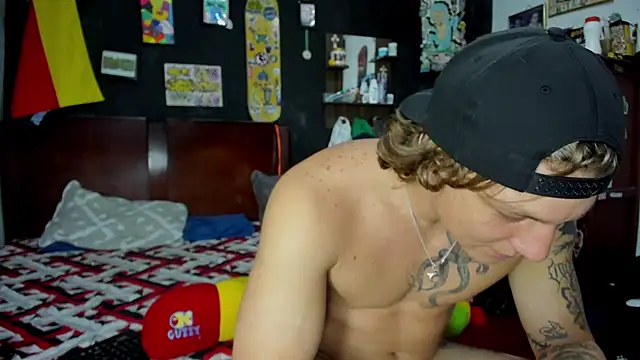 Snapshot of Tom_Krakow chatting on November 16, 2025, 6:57 pm Tom Krakow online show from November 16, 2025, 6:57 pm