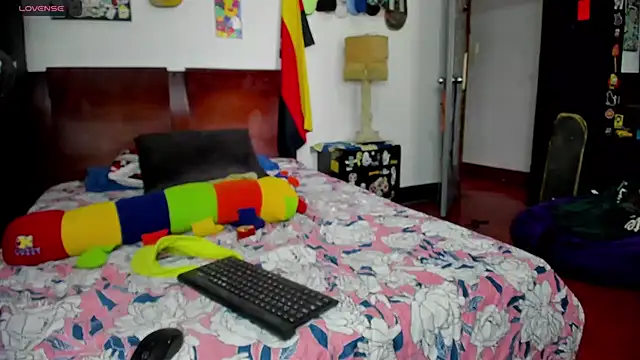 Snapshot of Tom_Krakow chatting on December 1, 2025, 3:28 pm Tom Krakow online show from December 1, 2025, 3:28 pm