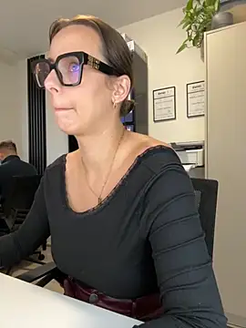 Snapshot of Hii_Lolla chatting on November 12, 2025, 7:09 am Hii Lolla online show from November 12, 2025, 7:09 am