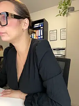 Snapshot of Hii_Lolla chatting on November 24, 2025, 7:08 am Hii Lolla online show from November 24, 2025, 7:08 am