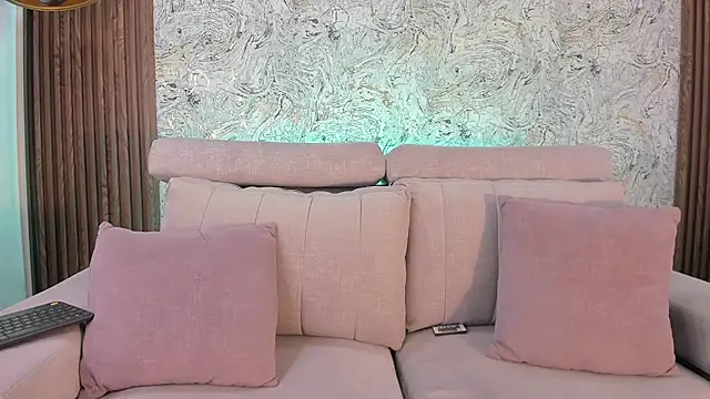 Snapshot of imkrystall chatting on December 5, 2024, 9:39 pm imkrystall online show from December 5, 2024, 9:39 pm