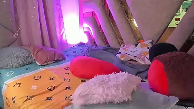 Snapshot of naatashamendozaa chatting on March 1, 2025, 6:46 am naatashamendozaa online show from March 1, 2025, 6:46 am