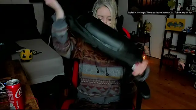 Lisaonthemoon online show from November 27, 2025, 8:22 pm