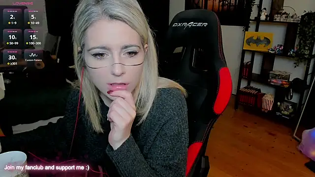 Lisaonthemoon online show from December 19, 2025, 4:03 pm