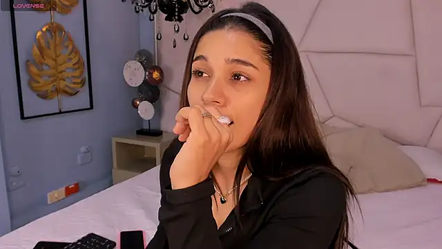 Snapshot of bellaa_becca chatting on November 21, 2025, 6:39 pm bellaa becca online show from November 21, 2025, 6:39 pm