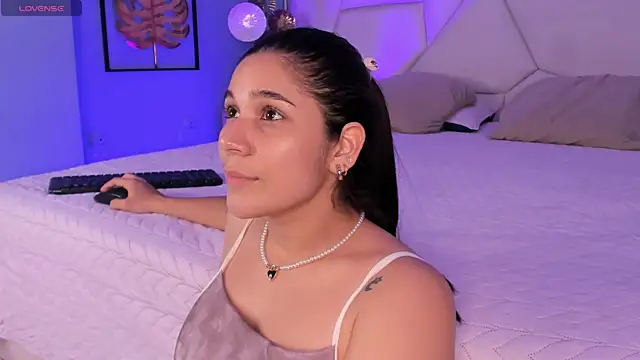 Snapshot of bellaa_becca chatting on November 28, 2025, 9:28 pm bellaa becca online show from November 28, 2025, 9:28 pm