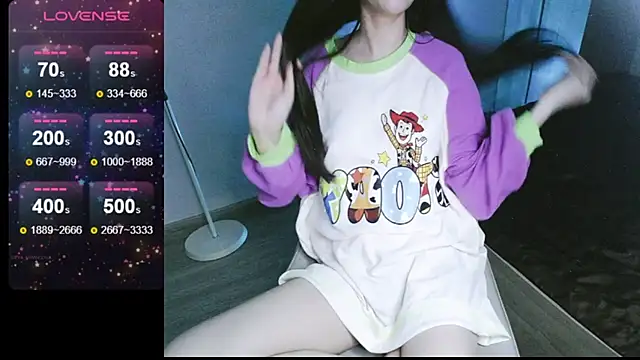  Viviann  online show from March 5, 2025, 4:02 pm