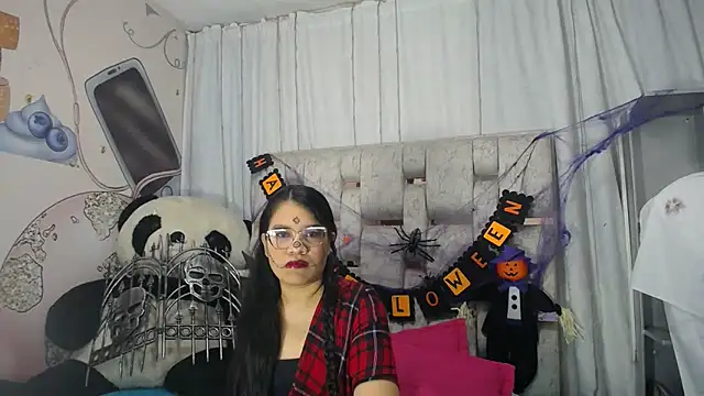 KEYRA-MILLER- online show from November 1, 2025, 2:35 am