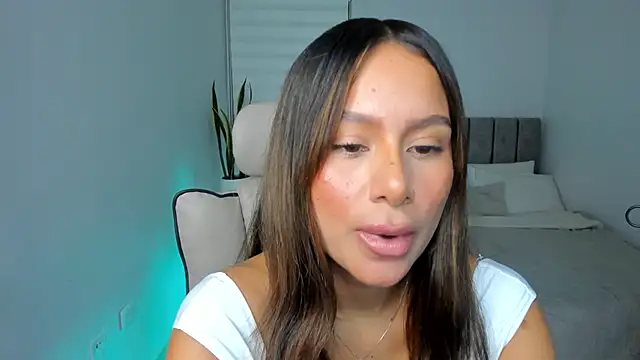 Snapshot of AndreaMartini chatting on February 21, 2025, 1:33 am AndreaMartini online show from February 21, 2025, 1:33 am