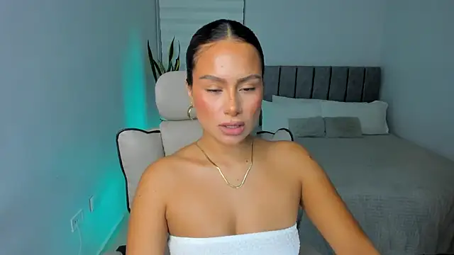 Snapshot of AndreaMartini chatting on February 24, 2025, 1:57 am AndreaMartini online show from February 24, 2025, 1:57 am