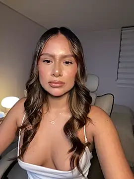 Snapshot of AndreaMartini chatting on March 9, 2025, 12:10 am AndreaMartini online show from March 9, 2025, 12:10 am