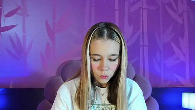 Snapshot of Lezy_ chatting on January 28, 2025, 7:32 pm Lezy online show from January 28, 2025, 7:32 pm