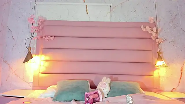 Snapshot of Lezy_ chatting on October 16, 2025, 7:37 pm Lezy online show from October 16, 2025, 7:37 pm