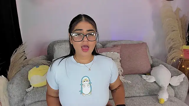 GabyRhodes online show from November 8, 2025, 6:40 pm