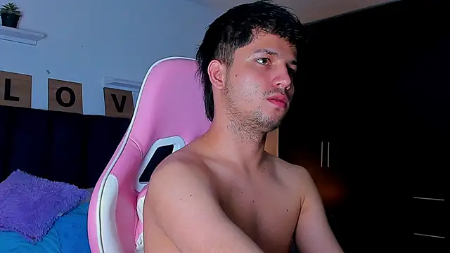 Issac james  online show from December 16, 2025, 6:51 am