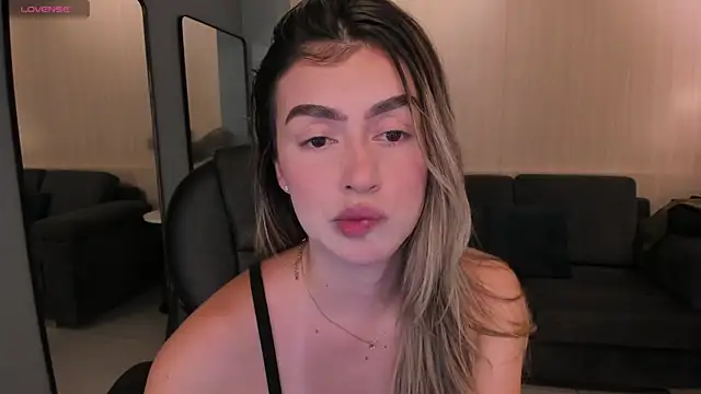 PaulinaSantos  online show from March 9, 2025, 5:17 pm