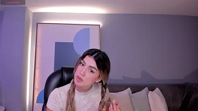 PaulinaSantos  online show from March 19, 2025, 7:17 pm