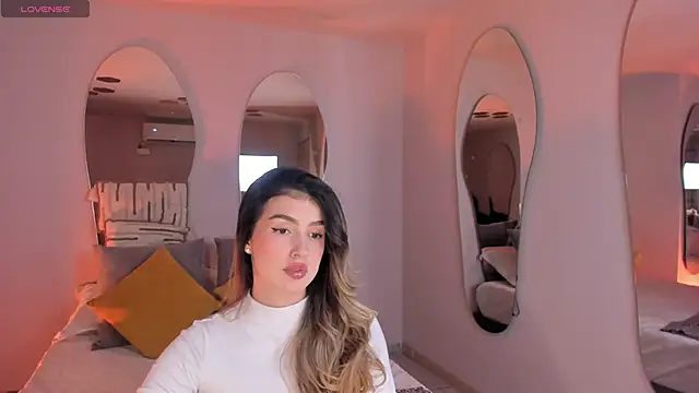 PaulinaSantos  online show from September 10, 2025, 7:03 pm