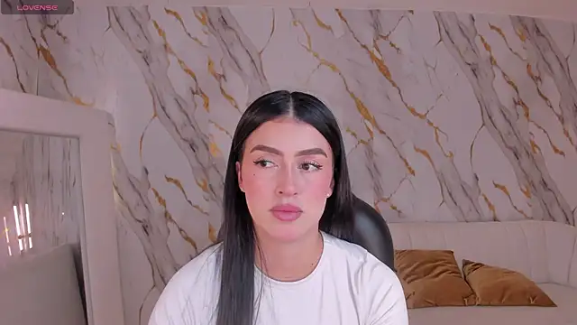 PaulinaSantos  online show from September 28, 2025, 5:07 pm