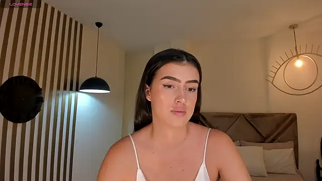 PaulinaSantos  online show from April 28, 2026, 6:24 pm