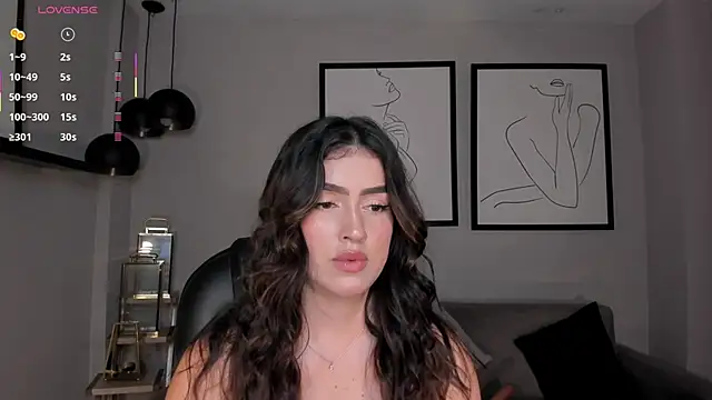Snapshot of PaulinaSantos_ chatting on June 4, 2026, 7:09 pm PaulinaSantos online show from June 4, 2026, 7:09 pm