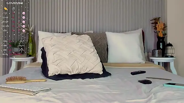 romina-brunette online show from December 12, 2024, 8:43 pm