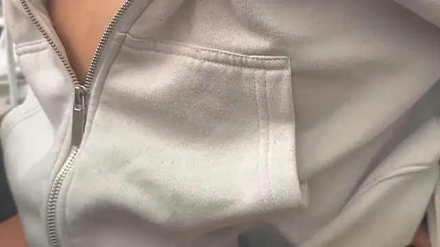 SaraXXX- online show from April 3, 2026, 1:09 pm