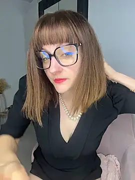 Snapshot of victoirenextdoor chatting on November 16, 2025, 5:40 pm victoirenextdoor online show from November 16, 2025, 5:40 pm