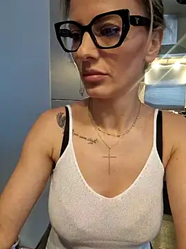 SweetMonicaUK online show from March 11, 2025, 1:01 pm