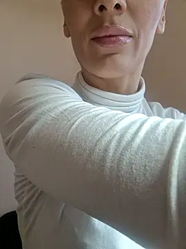 SweetMonicaUK online show from March 17, 2025, 12:14 pm