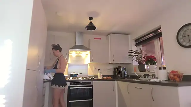 SweetMonicaUK online show from November 21, 2025, 9:30 am