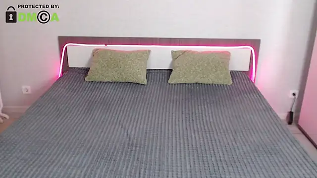 Snapshot of RonnieMilles chatting on December 6, 2024, 4:06 pm RonnieMilles online show from December 6, 2024, 4:06 pm