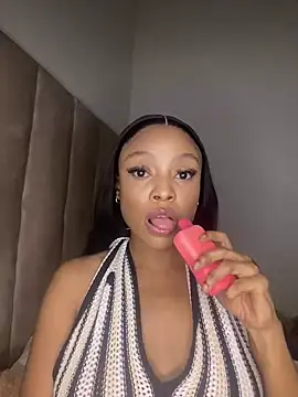 SexyDee025 online show from March 2, 2025, 2:10 pm