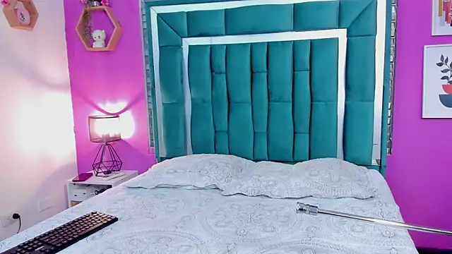 LORENSCOLLINS online show from February 26, 2026, 12:59 pm