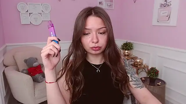 Snapshot of LucySkilar chatting on May 29, 2026, 3:59 am LucySkilar online show from May 29, 2026, 3:59 am