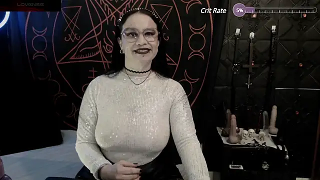 Snapshot of Evil_Queen_666 chatting on December 12, 2024, 8:36 am Evil Queen 666 online show from December 12, 2024, 8:36 am