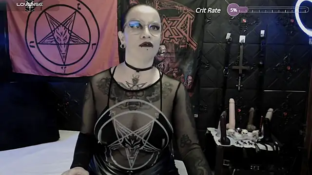 Snapshot of Evil_Queen_666 chatting on March 22, 2025, 7:36 am Evil Queen 666 online show from March 22, 2025, 7:36 am