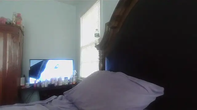 ebonyred online show from May 1, 2026, 1:26 pm