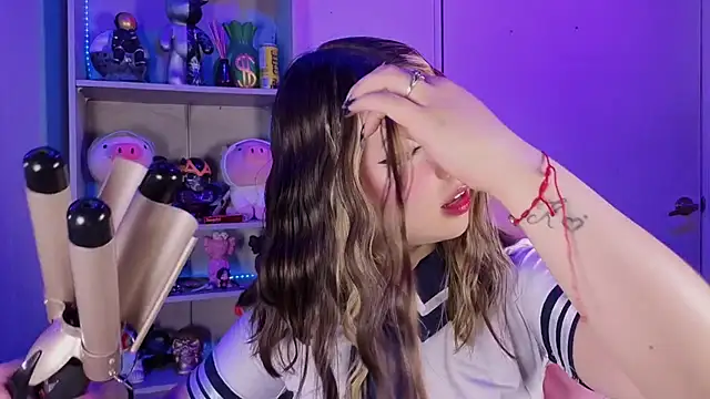 Snapshot of EmilyMiller_ chatting on October 17, 2025, 5:26 pm EmilyMiller online show from October 17, 2025, 5:26 pm