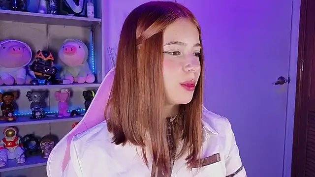 Snapshot of EmilyMiller_ chatting on November 24, 2025, 5:23 pm EmilyMiller online show from November 24, 2025, 5:23 pm