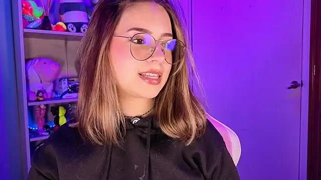 Snapshot of EmilyMiller_ chatting on May 19, 2026, 3:18 pm EmilyMiller online show from May 19, 2026, 3:18 pm