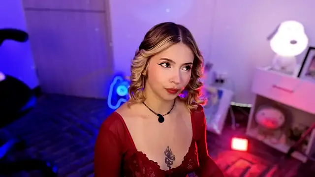 Snapshot of EmilyMiller_ chatting on August 1, 2026, 3:44 pm EmilyMiller online show from August 1, 2026, 3:44 pm